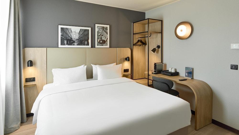 Campanile PRIME - Bussy-Saint-Georges Room Type - Superior Room, 1 King Bed