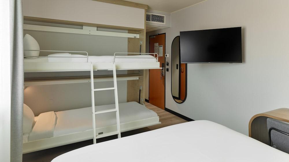 Campanile PRIME - Bussy-Saint-Georges Room Type - Standard Room, Multiple Beds Campanile PRIME - Bussy-Saint-Georges Room Type - Standard Room, Multiple Beds