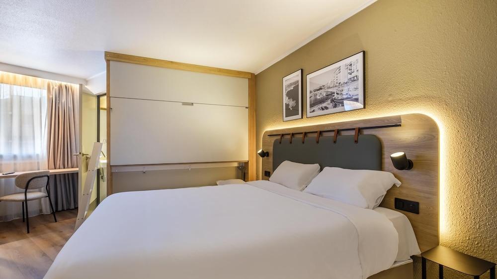 Hotel Campanile Marne La Vallée - Bussy Saint Georges - Tap to explore photos