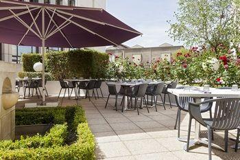 B&B HOTEL Paris 17 Batignolles - Tap to explore photos