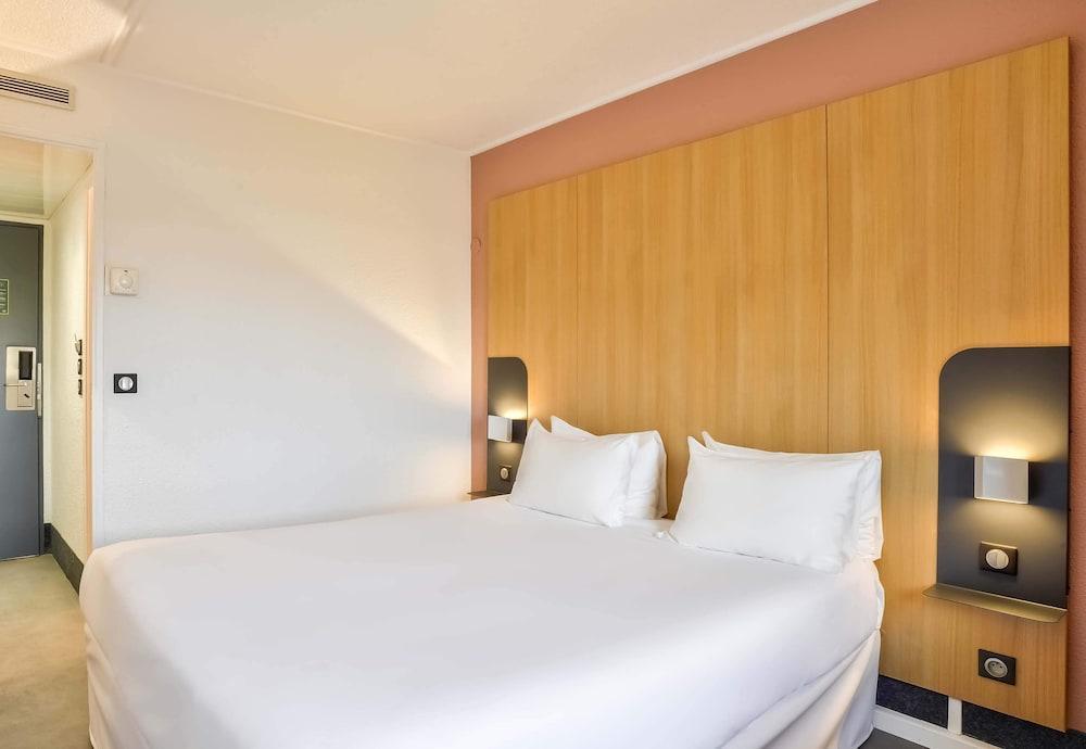 B&B HOTEL Paris 17 Batignolles - Tap to explore photos