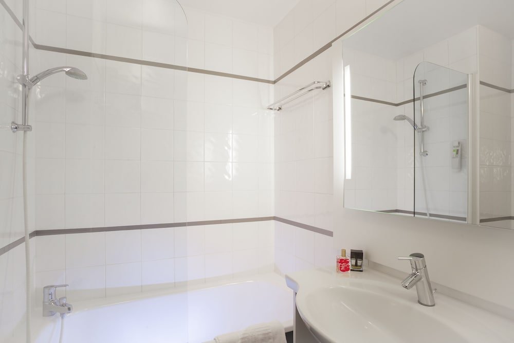 ibis Styles Paris Massena Olympiades - Tap to explore photos