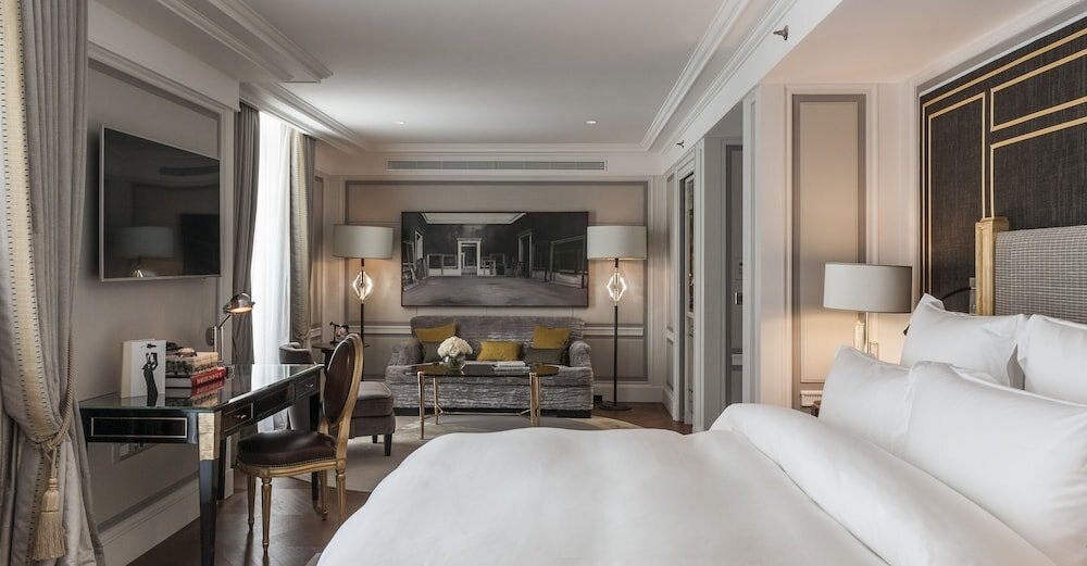 Hôtel de Crillon A Rosewood Hotel Room Type - Grand Premier King Hôtel de Crillon A Rosewood Hotel Room Type - Grand Premier King