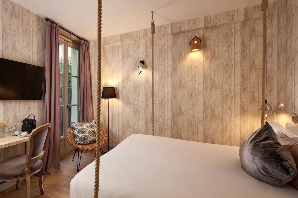 Les Plumes Hôtel Paris Room Type - Classic Double Room, balcony or terrace Les Plumes Hôtel Paris Room Type - Classic Double Room, balcony or terrace