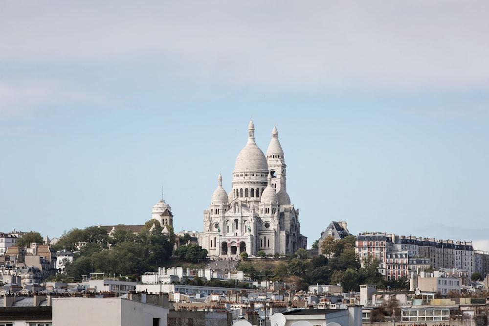 Hotel Paradis Room Type - Chambre sous les toits - Vue Sacré Coeur