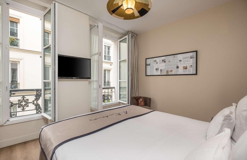 Best Western Hotel Litteraire Arthur Rimbaud Room Type - Deluxe Room, 1 King Bed, Non Smoking, Bathtub