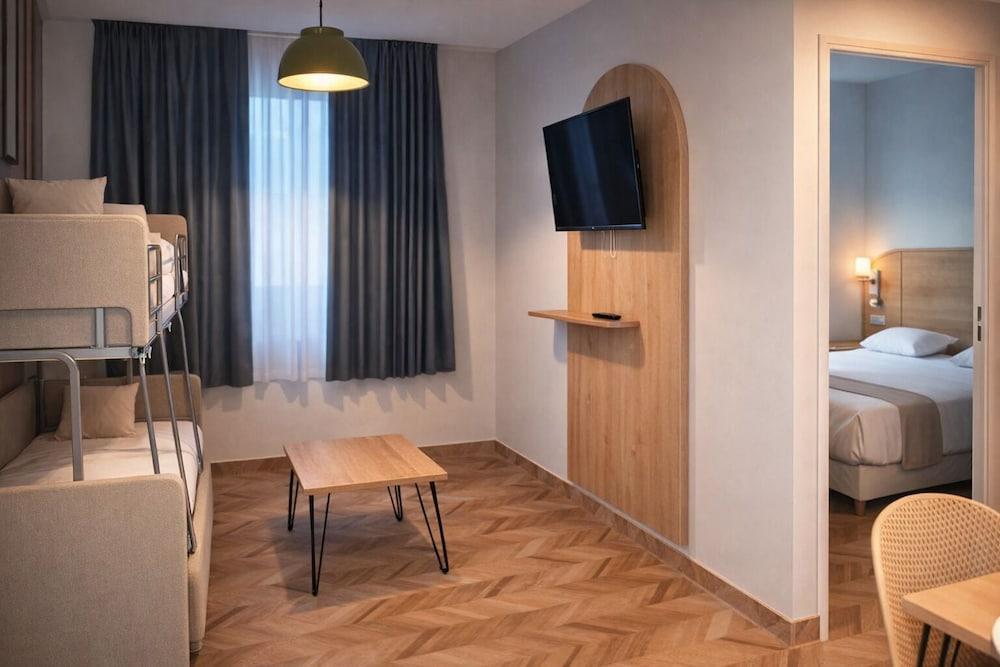 APPARTHOTEL Torcy Room Type - Superior Apartment, Non Smoking, Refrigerator & Microwave