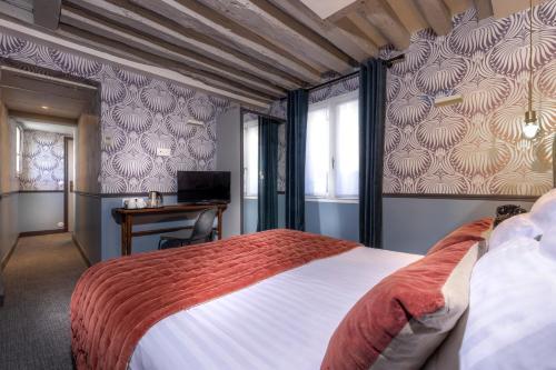 Dauphine Saint Germain Hotel - Tap to explore photos
