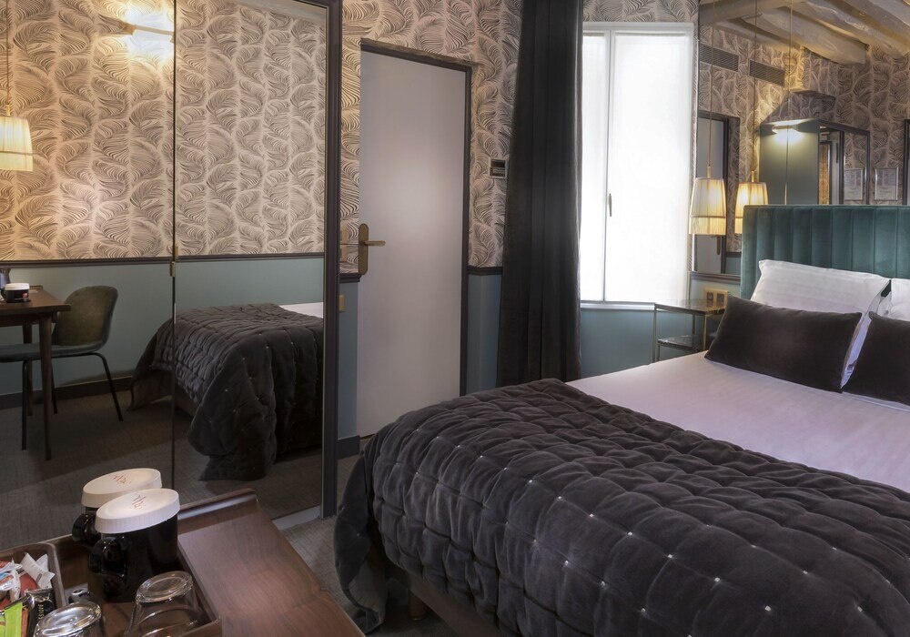 Dauphine Saint Germain Hotel Room Type - Classic Double Room