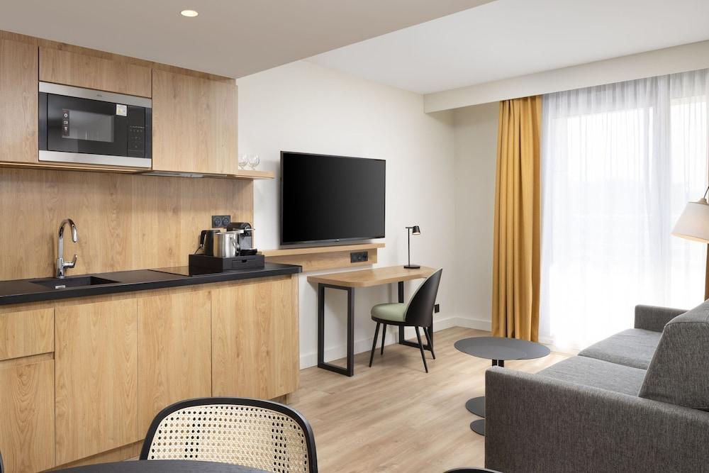 Residence Inn by Marriott Paris Didot Montparnasse Room Type - Suite, 1 Bedroom, Balcony