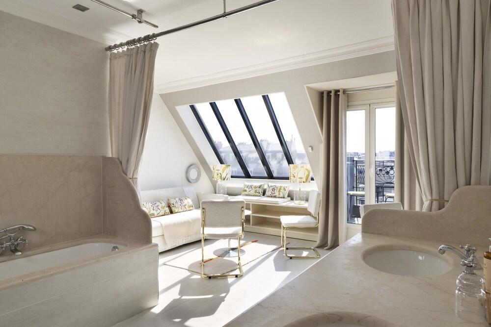 Hôtel de Banville Room Type - Suite Balcony view Eiffel Tower