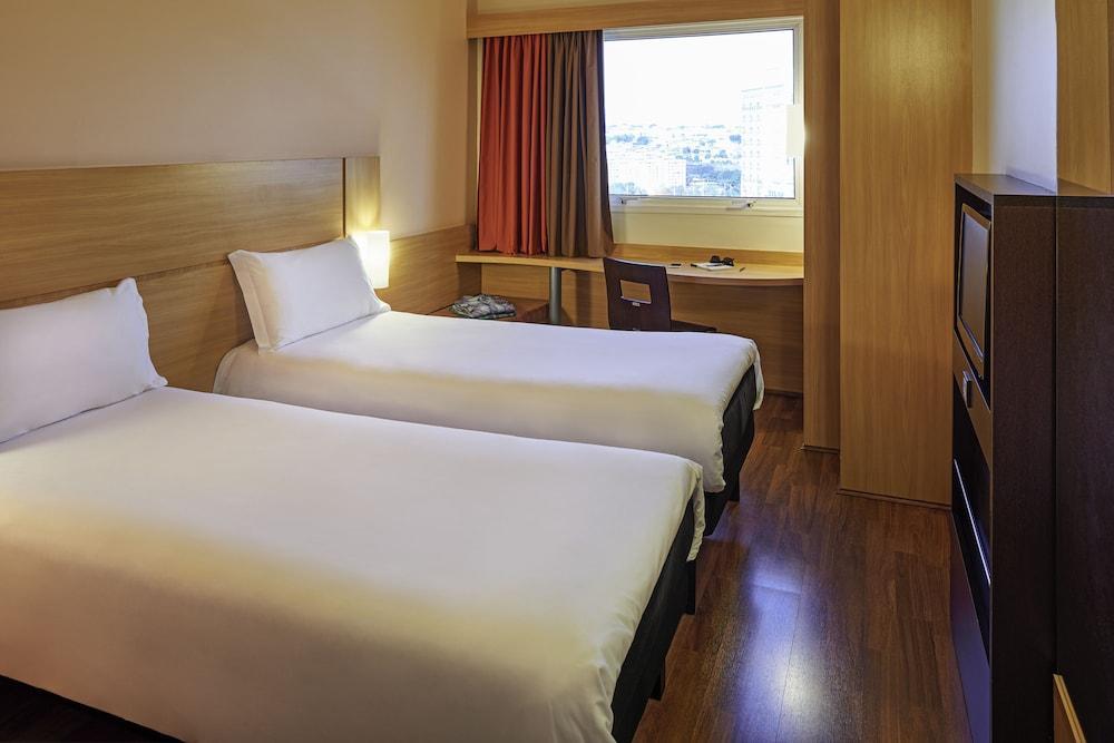 ibis Paris La Defense Centre Room Type - Standard Room, 2 Twin Beds