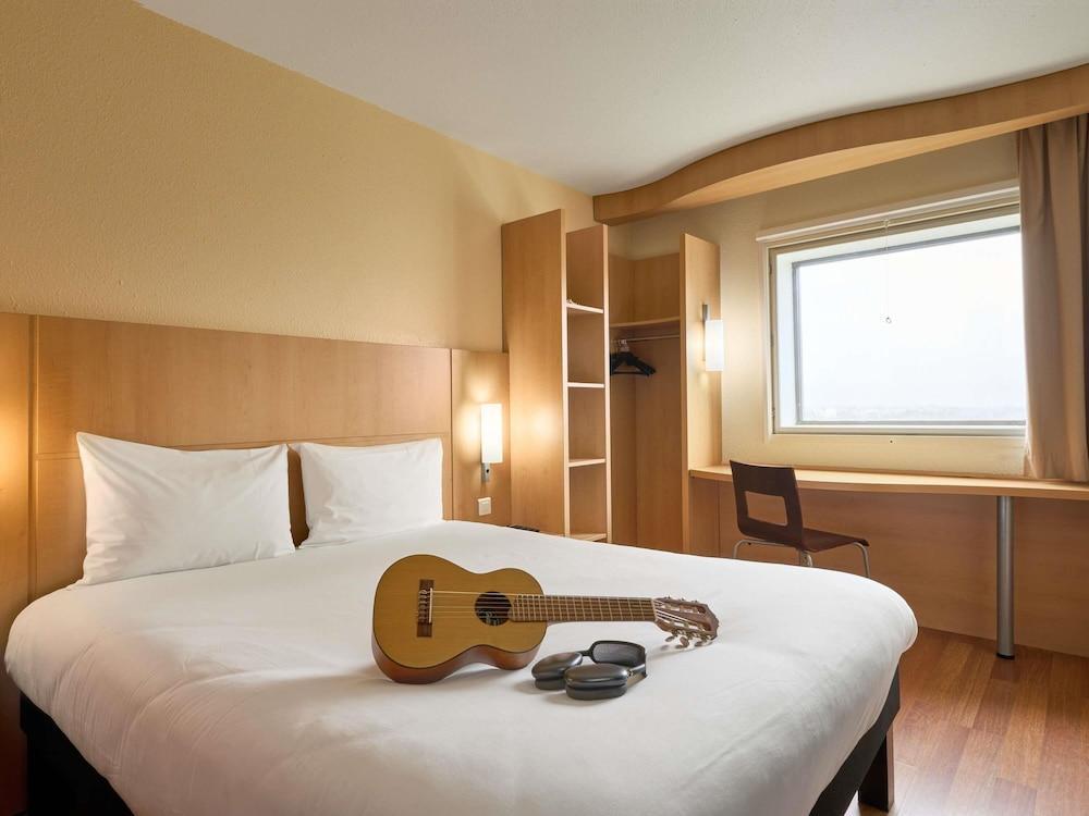 ibis Paris La Defense Centre Room Type - Standard room with 1 double bed