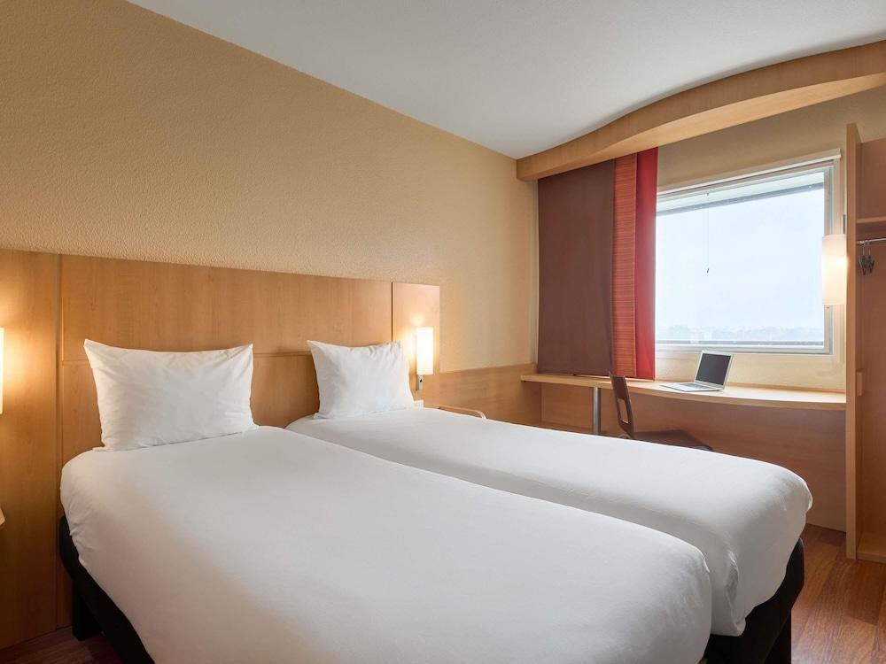 ibis Paris La Defense Centre Room Type - Standard Room, 2 Twin Beds