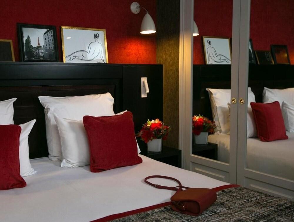 Hôtel de Neuville Room Type - Chambre Superieure Vue Sacre Coeur Hôtel de Neuville Room Type - Chambre Superieure Vue Sacre Coeur