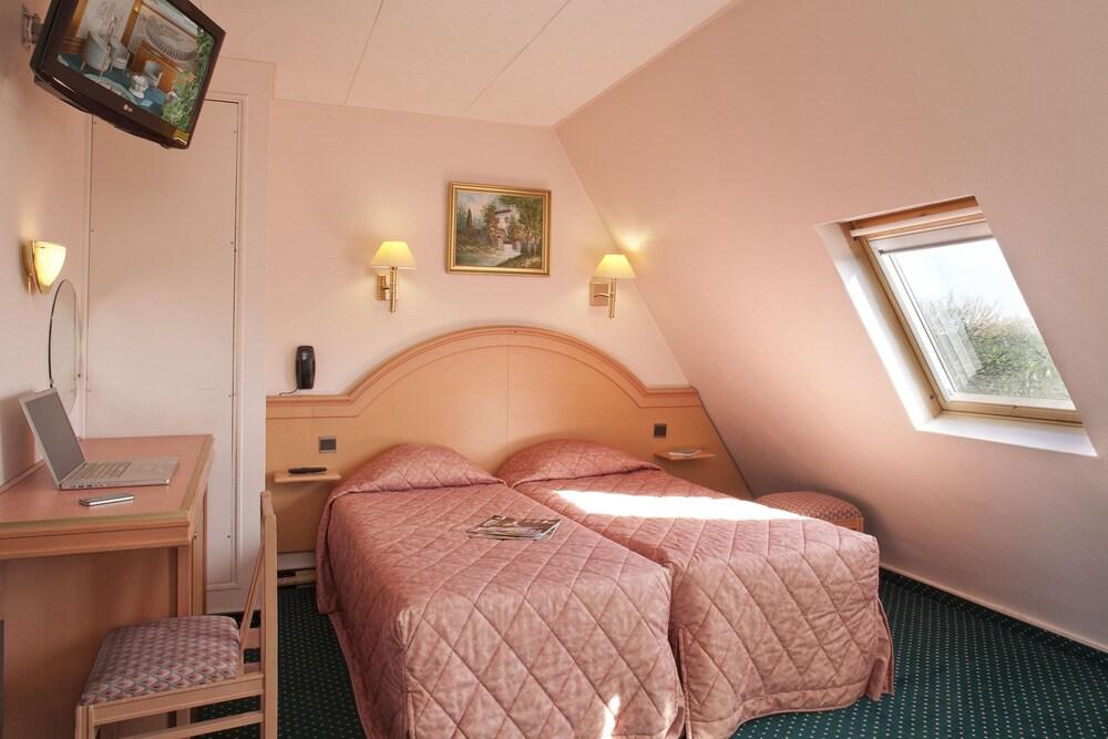 Hôtel Des Arènes Room Type - Triple Room