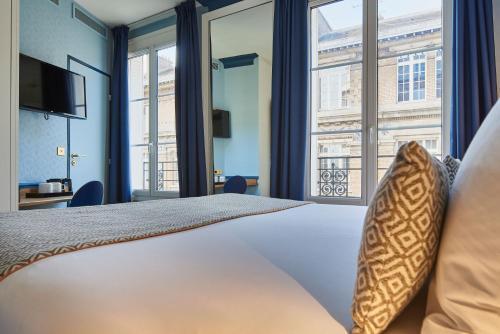 Hôtel de Neuve Le Marais by Happyculture - Tap to explore photos