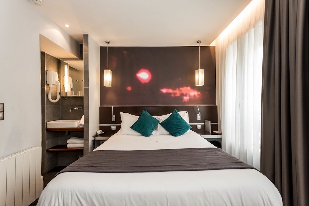 Hotel Lumières Montmartre Paris