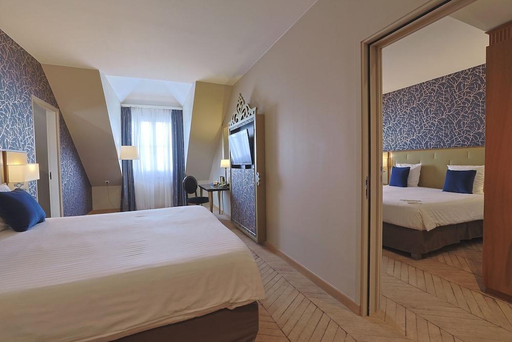 Dream Castle Hotel Room Type - Family Room, Connecting Rooms