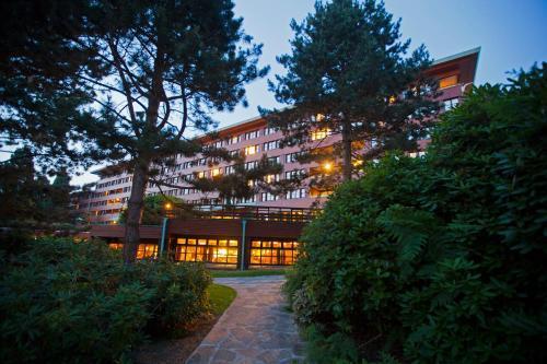 Disney Sequoia Lodge - Tap to explore photos