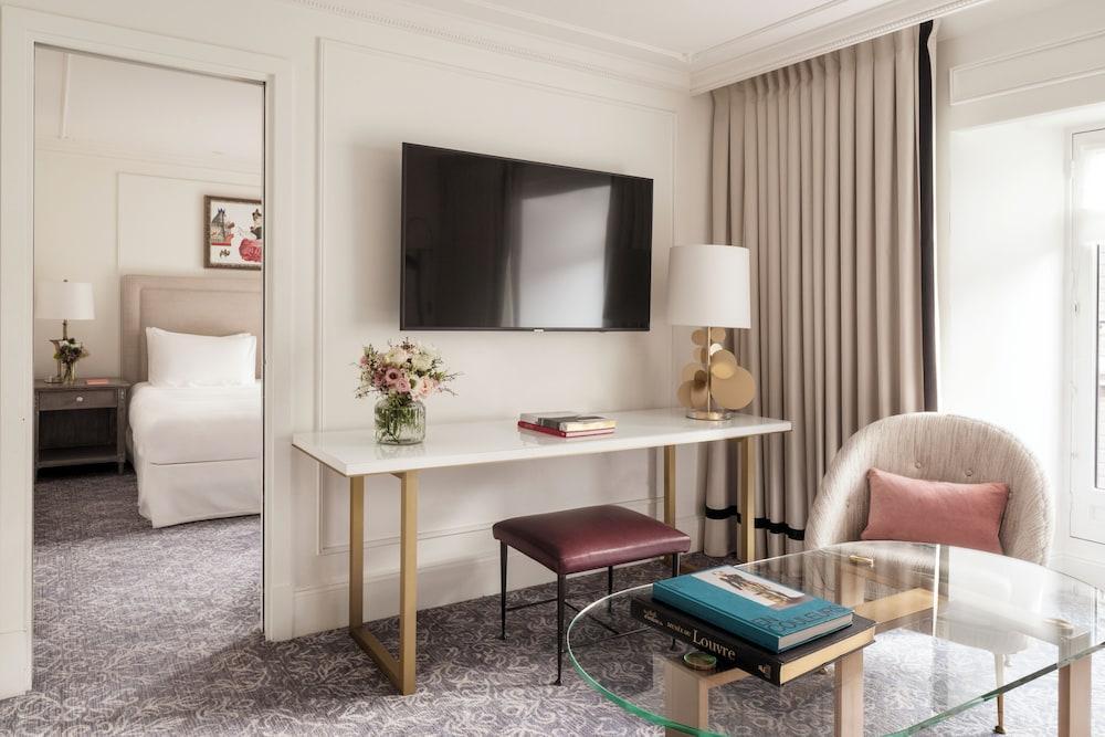 H Room Type - Deluxe Suite (View)