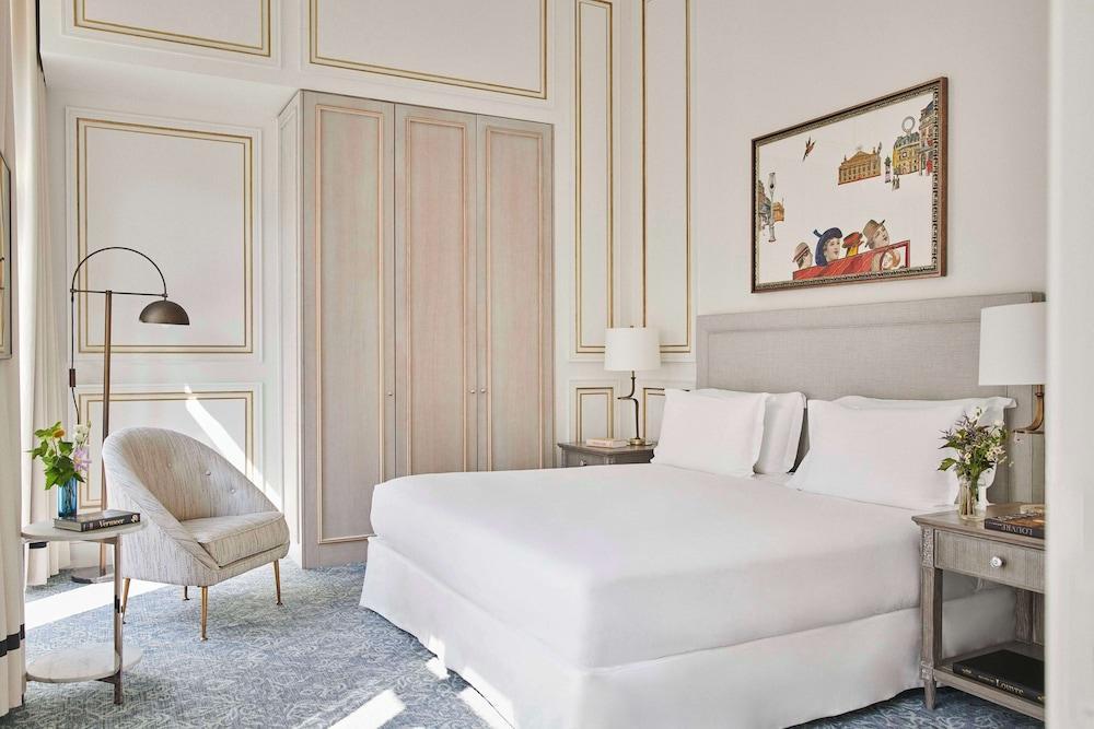 H Room Type - Suite (Louvre Suite)