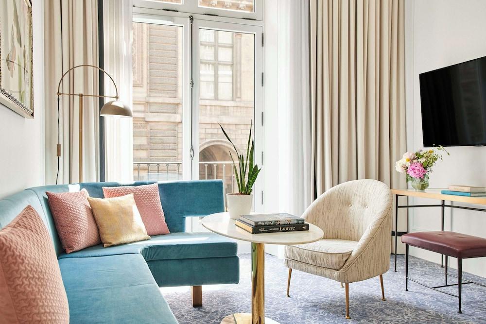 H Room Type - Suite (Empire)