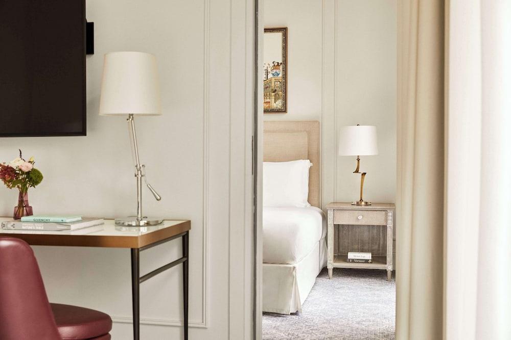 H Room Type - Family Room, Corner