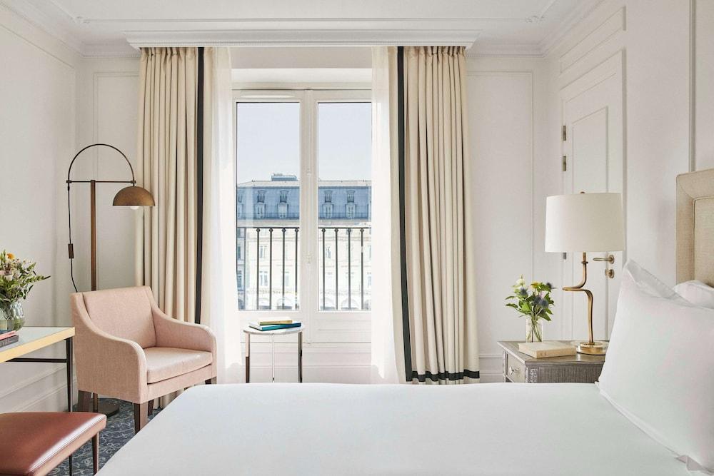 H Room Type - Deluxe Room (View)