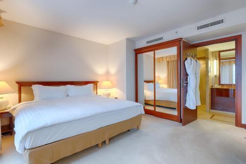Occidental Paris Levallois Room Type - Suite