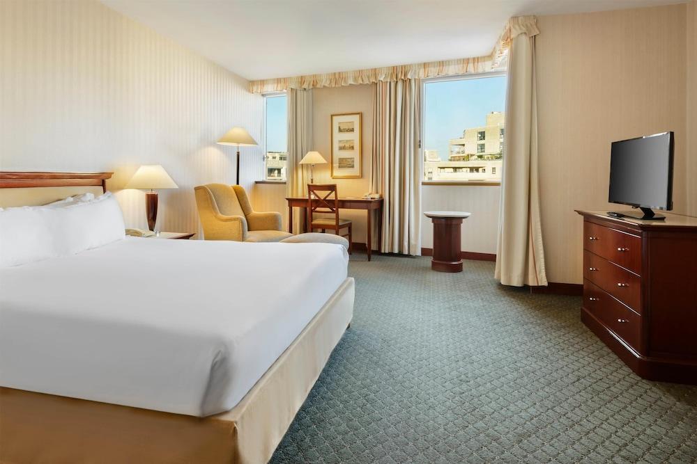 Occidental Paris Levallois Room Type - Deluxe Room (with views over Pompidou Square) Occidental Paris Levallois Room Type - Deluxe Room (with views over Pompidou Square)