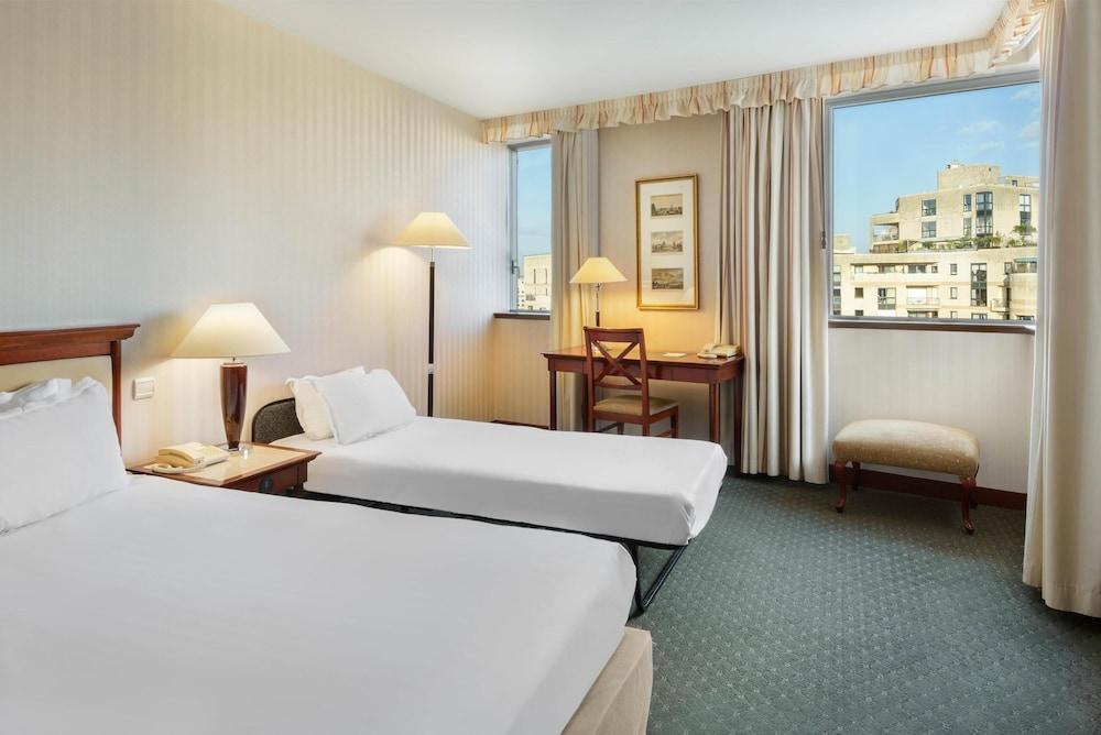 Occidental Paris Levallois Room Type - Deluxe Room (with Extra Bed)