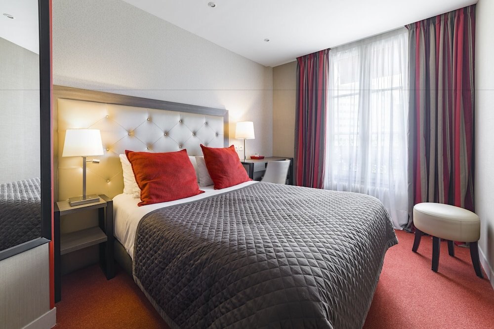 Hotel Eiffel Kennedy Room Type - Double Room, 1 Double Bed, Bathtub