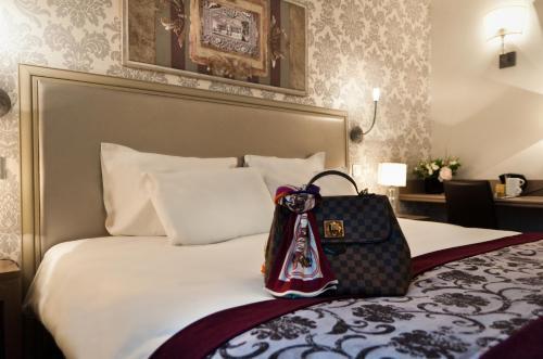Hotel Monceau Wagram - Tap to explore photos