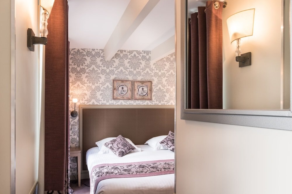 Hotel Monceau Wagram Room Type - Standard Double Room Hotel Monceau Wagram Room Type - Standard Double Room