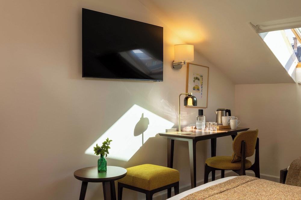Europe Hotel Paris Eiffel Room Type - Classic Triple Room