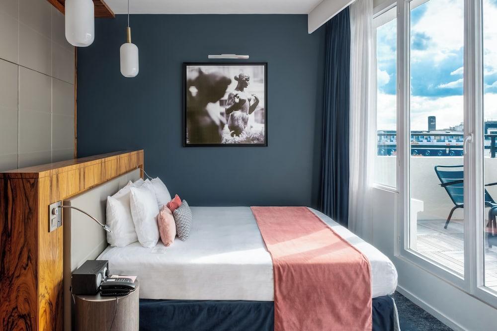 Pley Hotel Room Type - JUNIOR SUITE SPACY