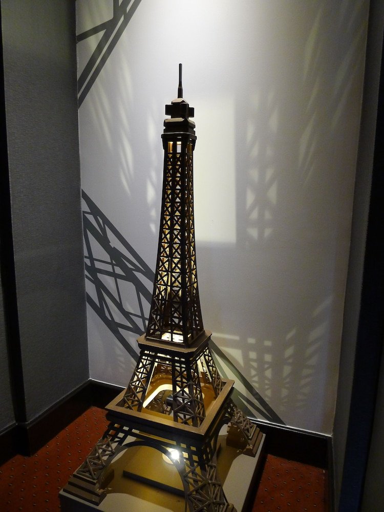 Hôtel de l'Exposition Tour Eiffel - Tap to explore photos