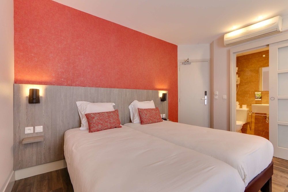 SURE HOTEL BY BEST WESTERN PARIS GARE DU NORD Room Type - Classic Room, 2 Twin Beds, Non Smoking