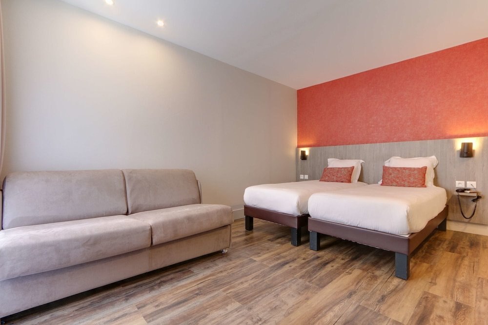 SURE HOTEL BY BEST WESTERN PARIS GARE DU NORD Room Type - Family Room, Multiple Beds, Non Smoking