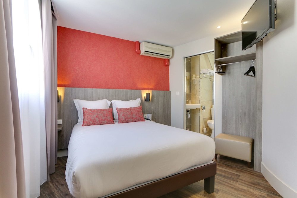 SURE HOTEL BY BEST WESTERN PARIS GARE DU NORD Room Type - Classic Room, 1 Double Bed, Non Smoking