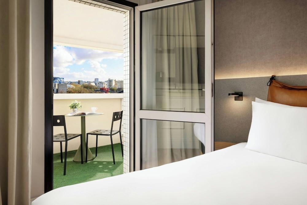 The Remix Hotel Room Type - Room, 1 Queen Bed, Balcony