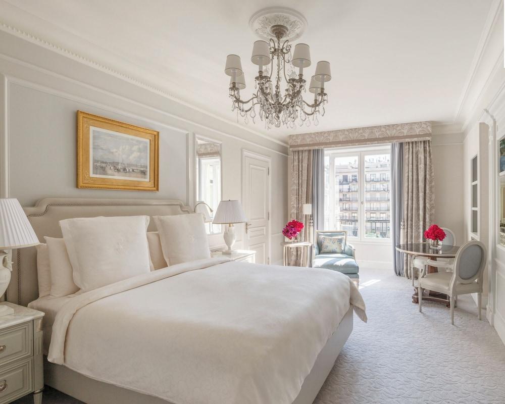 Four Seasons Hotel George V Room Type - Deluxe Room, 1 King Bed, Non Smoking Four Seasons Hotel George V Room Type - Deluxe Room, 1 King Bed, Non Smoking