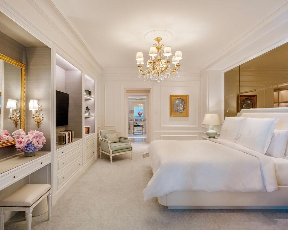 Four Seasons Hotel George V Room Type - Deluxe Suite, 2 Twin Beds