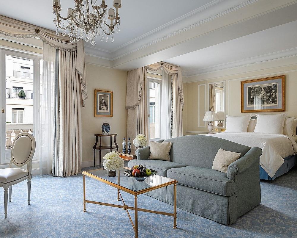 Four Seasons Hotel George V Room Type - Premier Room, 1 King Bed, Non Smoking Four Seasons Hotel George V Room Type - Premier Room, 1 King Bed, Non Smoking