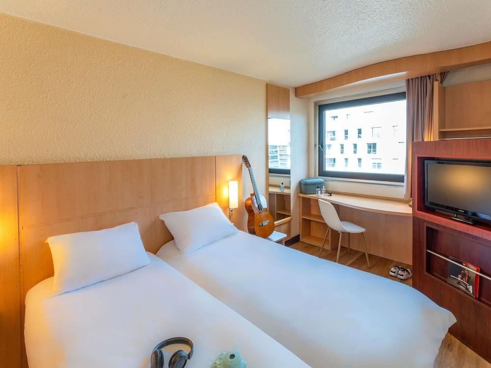 ibis Paris 17 Clichy-Batignolles (ex Berthier) Room Type - Standard Room, 2 Twin Beds