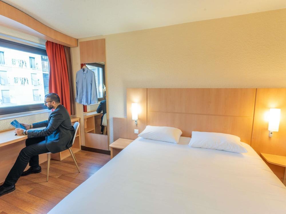 ibis Paris 17 Clichy-Batignolles (ex Berthier) Room Type - Standard Room with 1 double bed