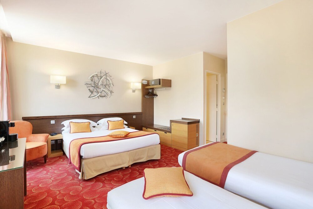 Le Grand Hotel de Normandie Room Type - Quadruple Room