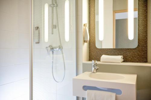 ibis Paris Gennevilliers Room Type - Standard Room with 2 Single Beds