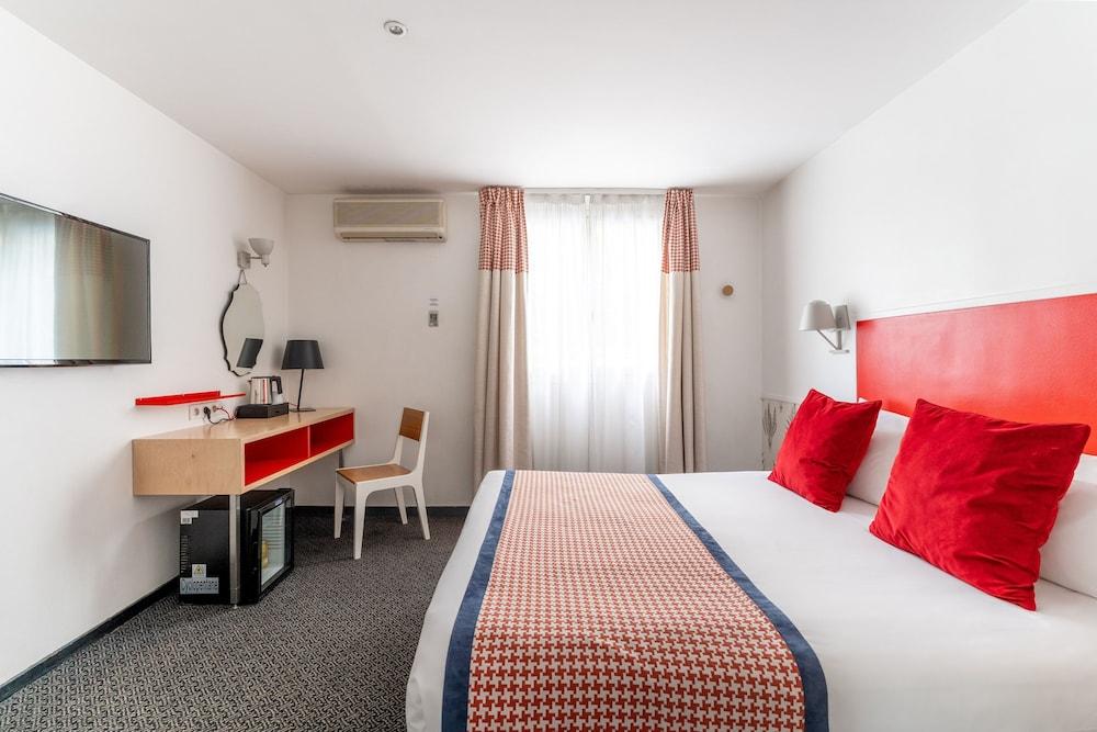 Hôtel George - Astotel Room Type - Connecting Room ( 2 Rooms) - Complimentary soft minibar,courtesy tray, Chromecast and digital press